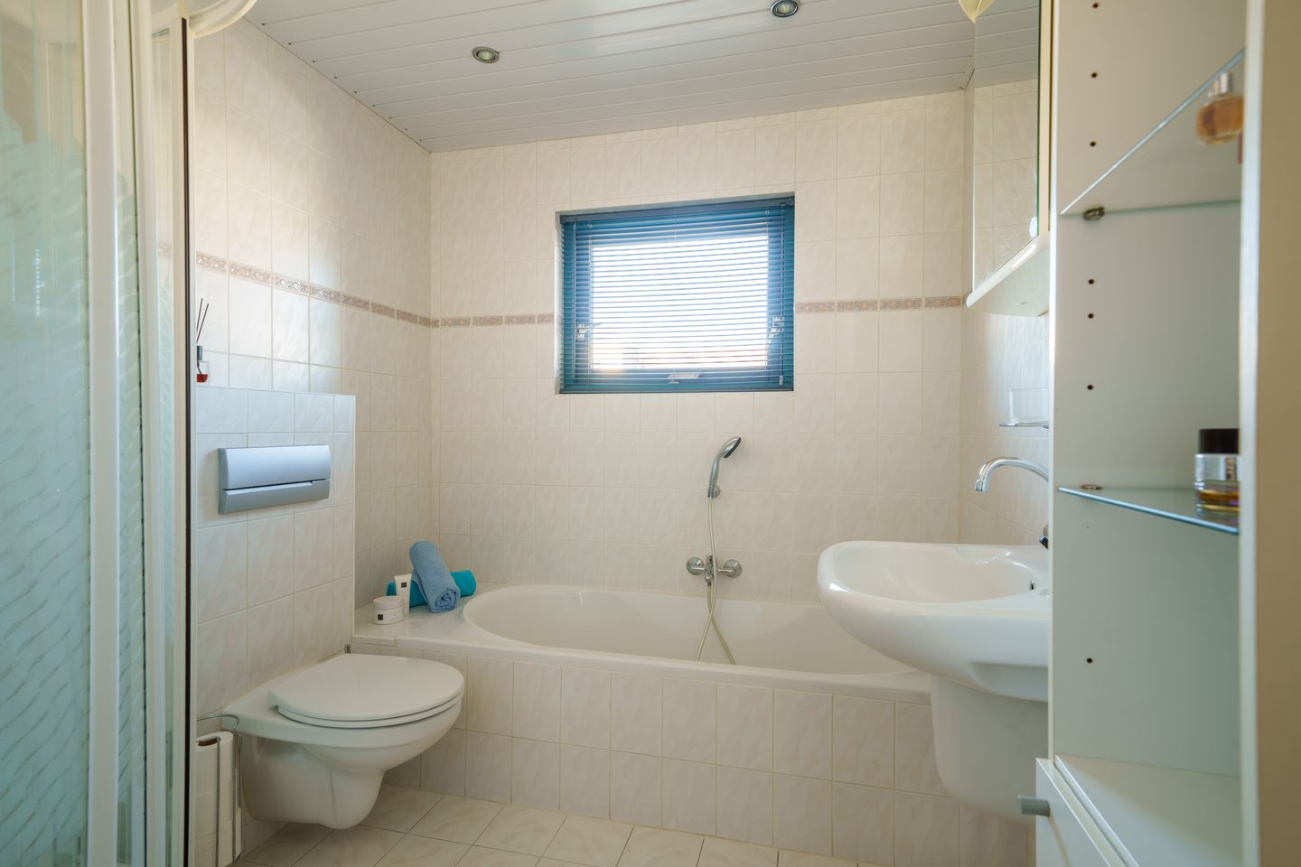 Photo 19 of Clare Lennartstraat 9