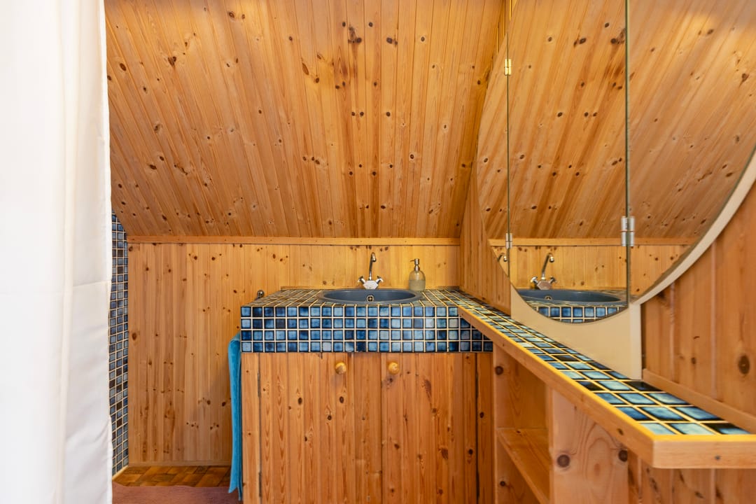 Charming 1935 family home with authentic details and deep garden near city center — 17