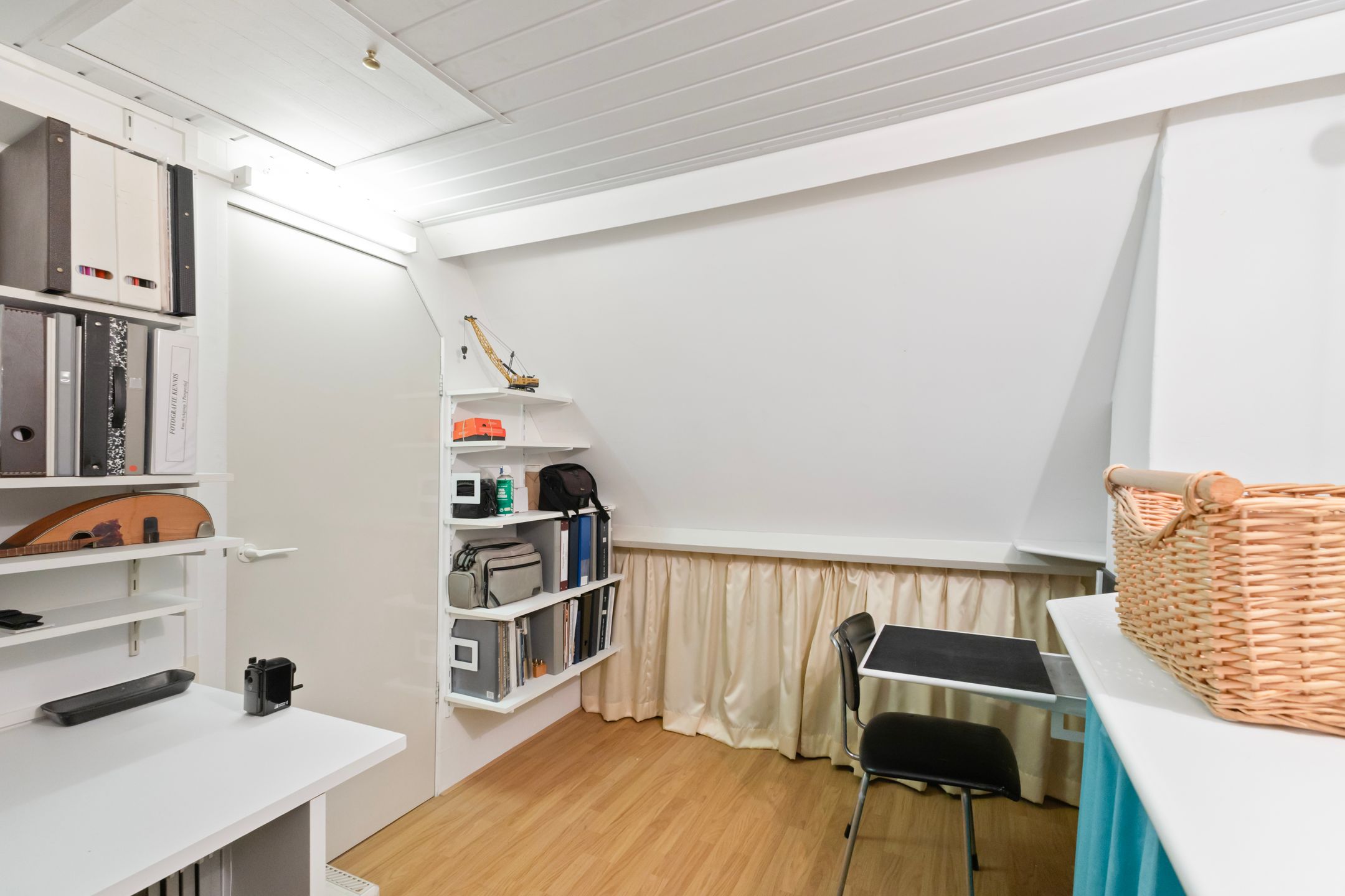 Charming 1935 family home with authentic details and deep garden near city center — 27