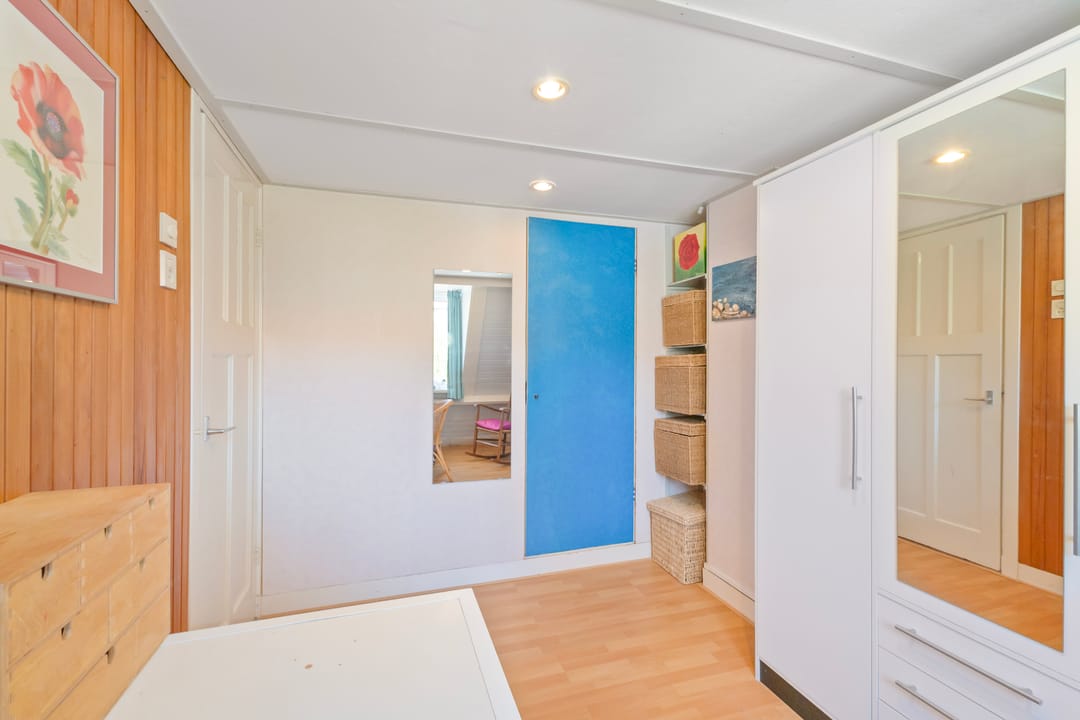 Charming 1935 family home with authentic details and deep garden near city center — 23