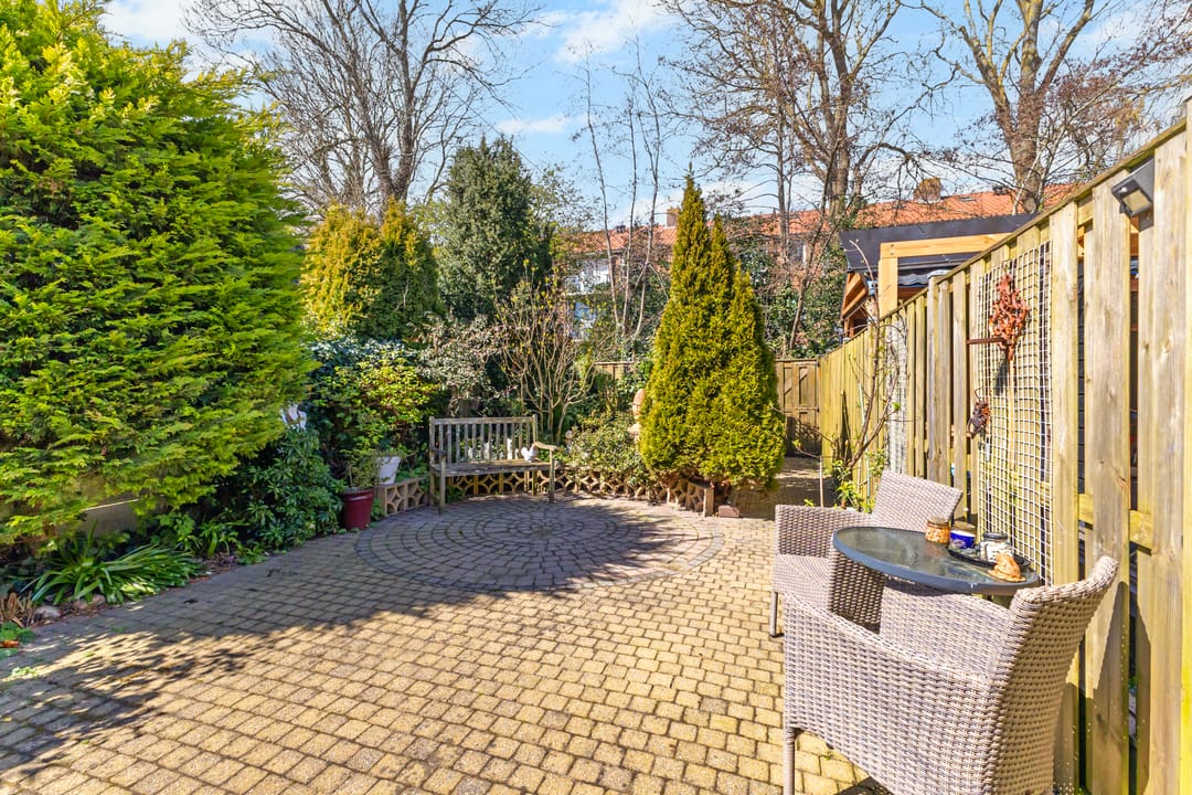 Charming 1935 family home with authentic details and deep garden near city center — 31