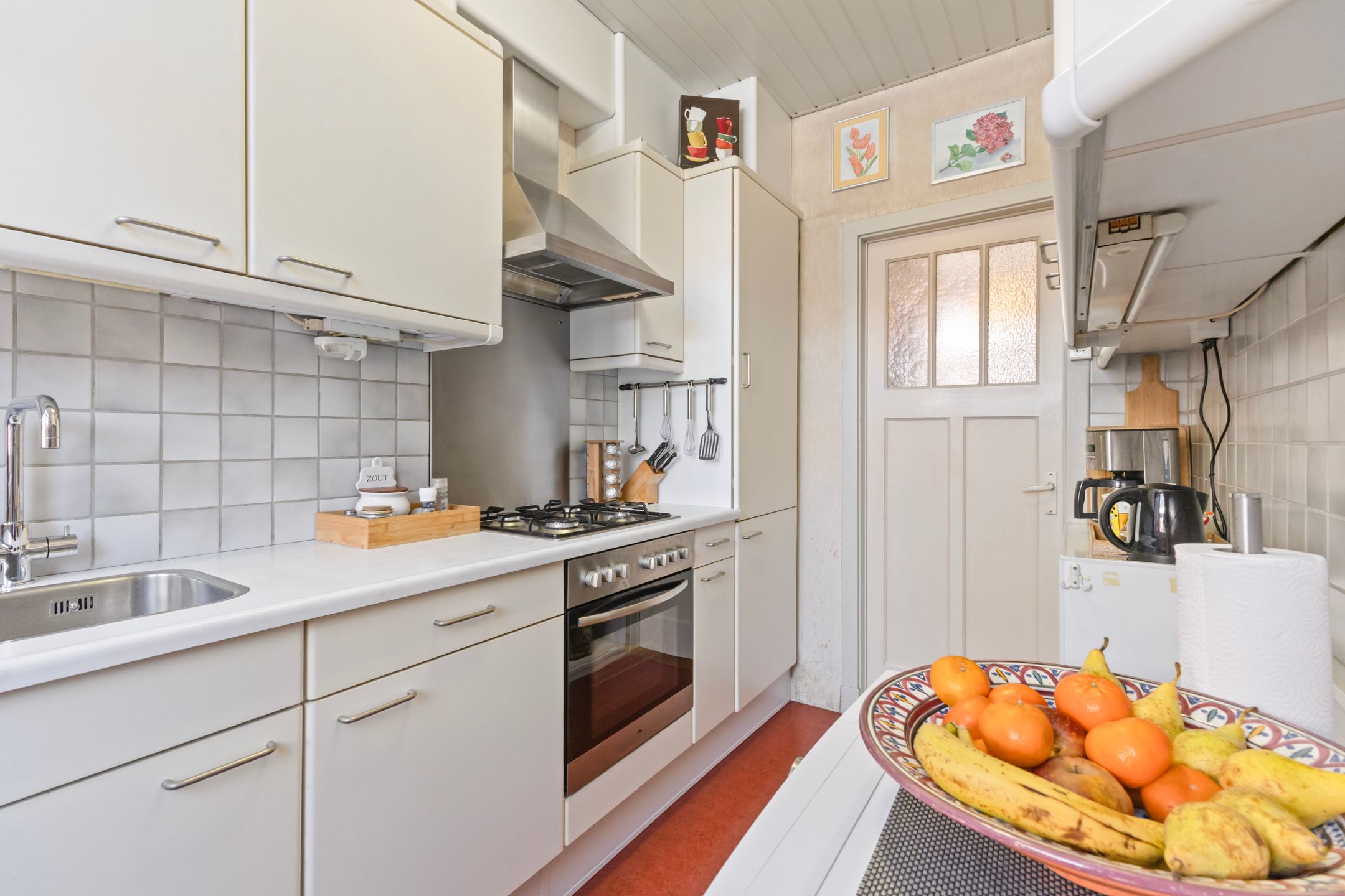 Charming 1935 family home with authentic details and deep garden near city center — 12