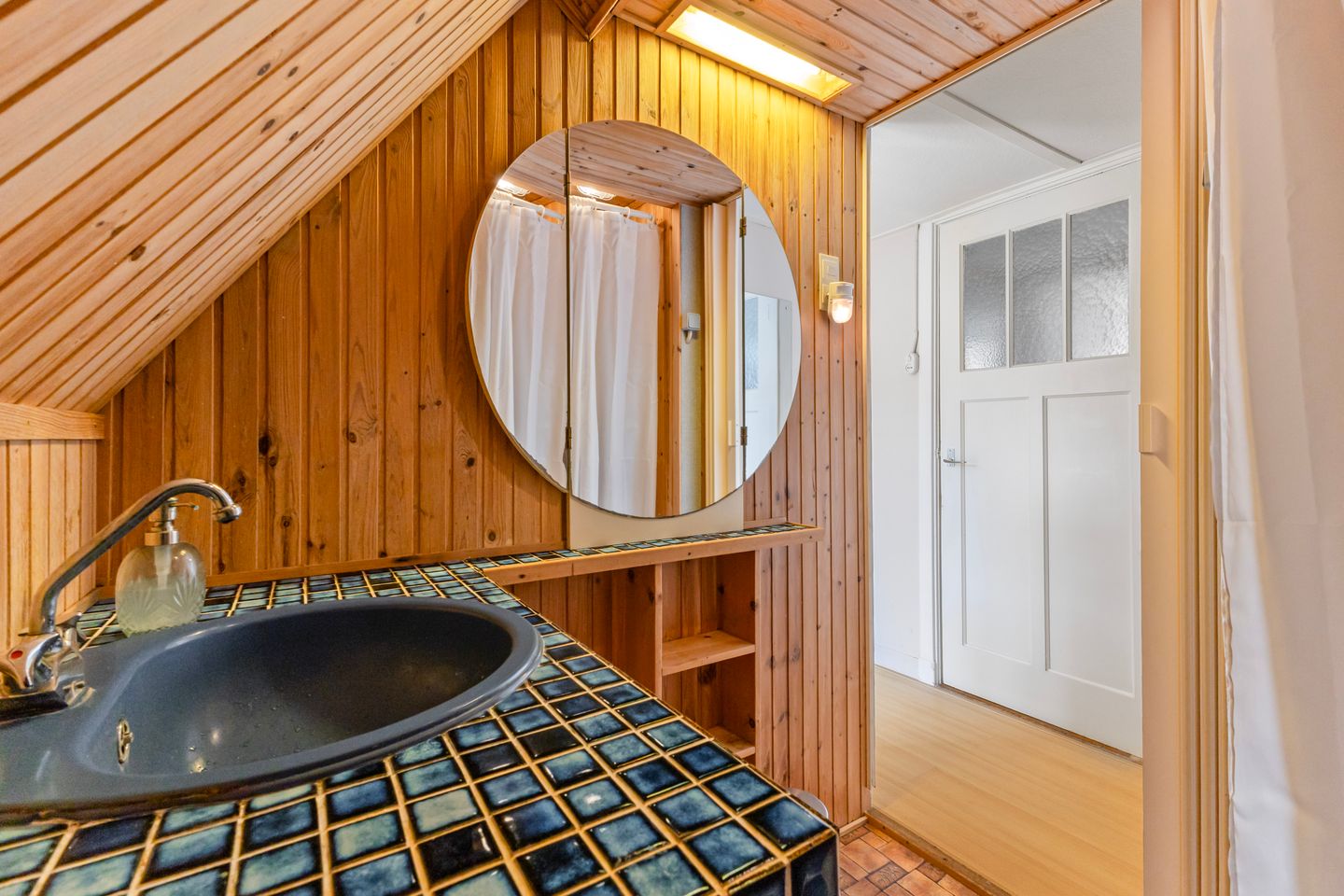 Charming 1935 family home with authentic details and deep garden near city center — 19