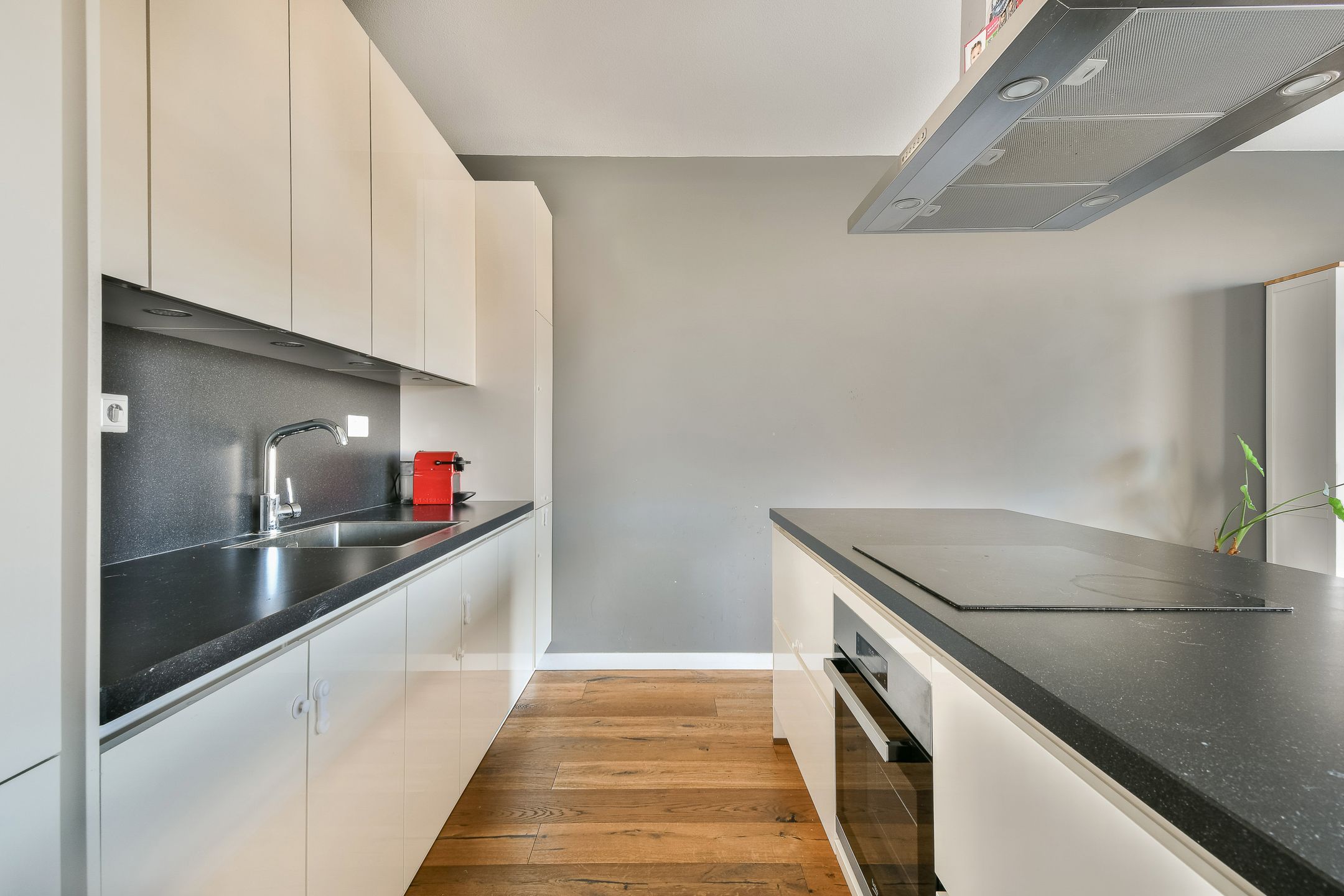 Photo 6 of Mary van der Sluisstraat 358-A