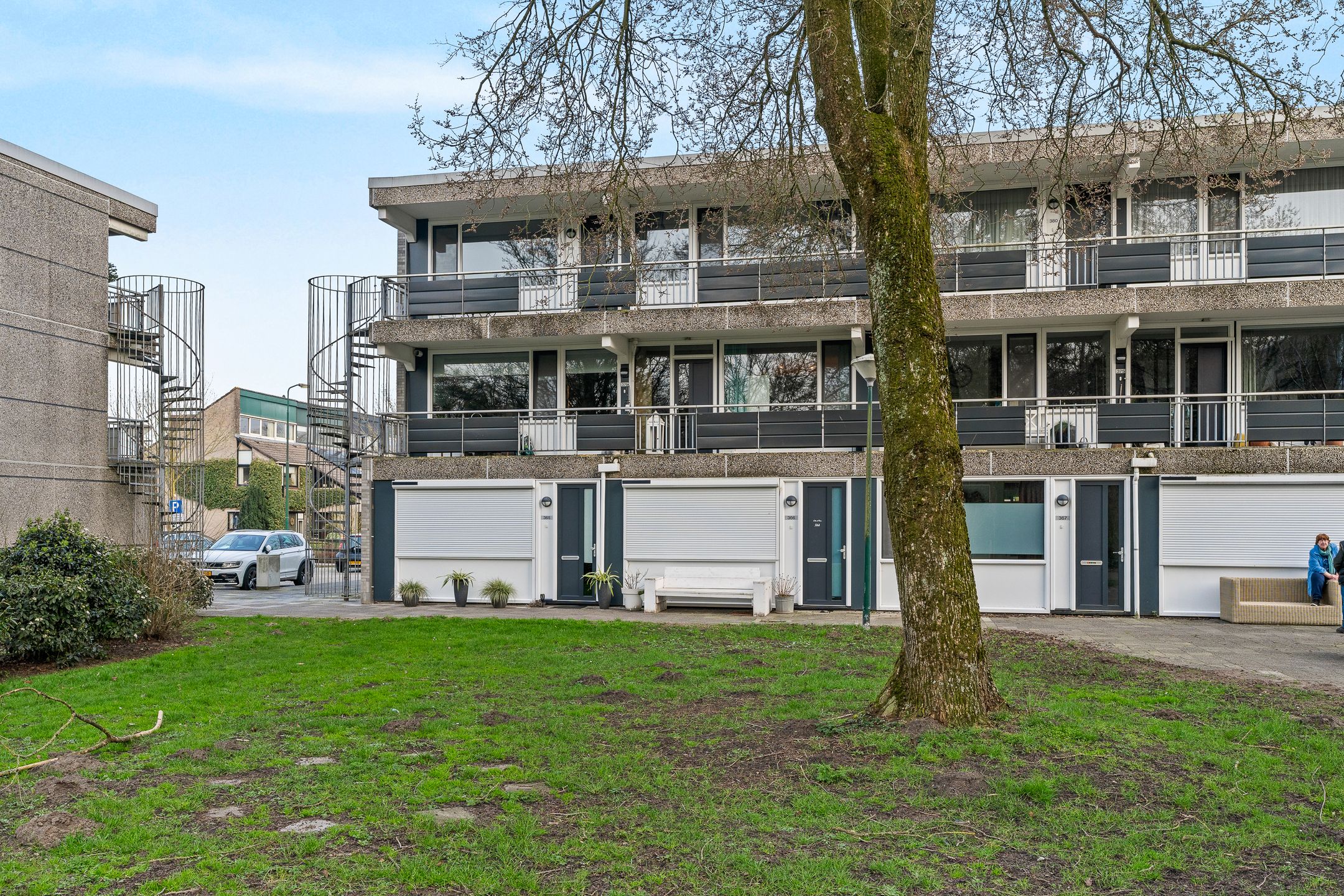 Spacious 3-bedroom apartment with large balcony in quiet Maarssen neighborhood — 27