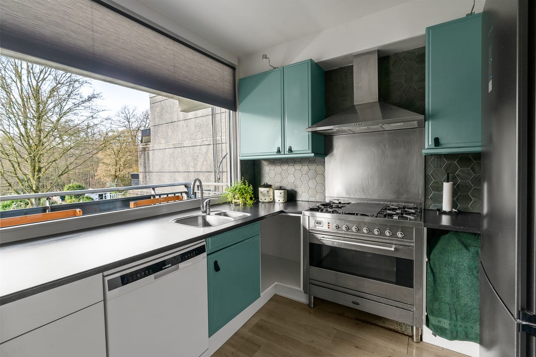 Spacious 3-bedroom apartment with large balcony in quiet Maarssen neighborhood — 17