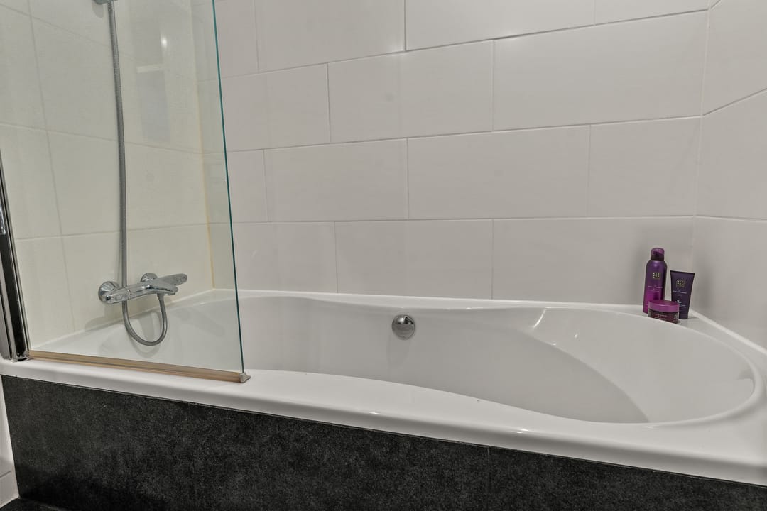 Spacious 3-bedroom apartment with large balcony in quiet Maarssen neighborhood — 22