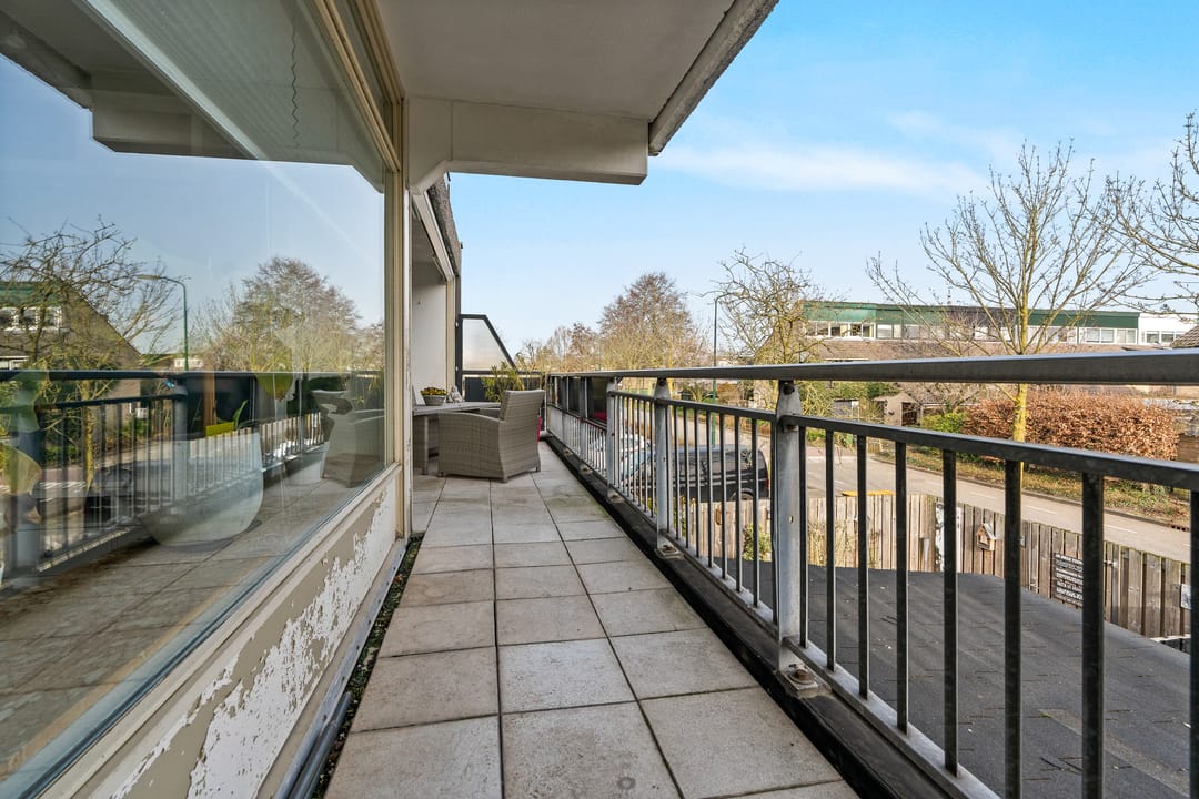 Spacious 3-bedroom apartment with large balcony in quiet Maarssen neighborhood — 13
