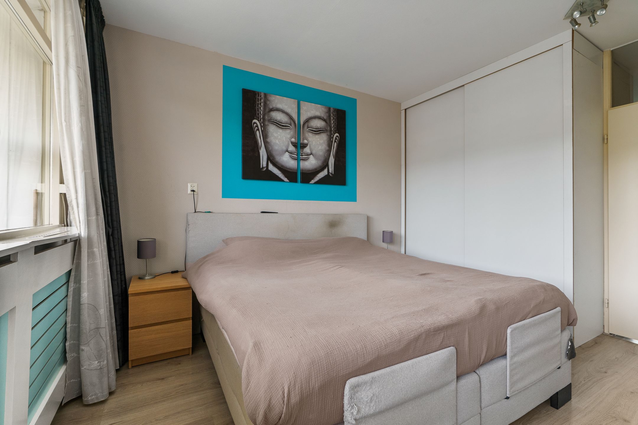 Spacious 3-bedroom apartment with large balcony in quiet Maarssen neighborhood — 24