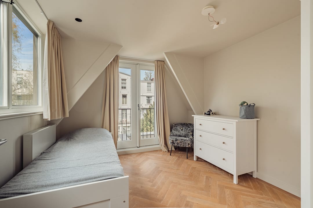 Photo 37 of Van Breestraat 44