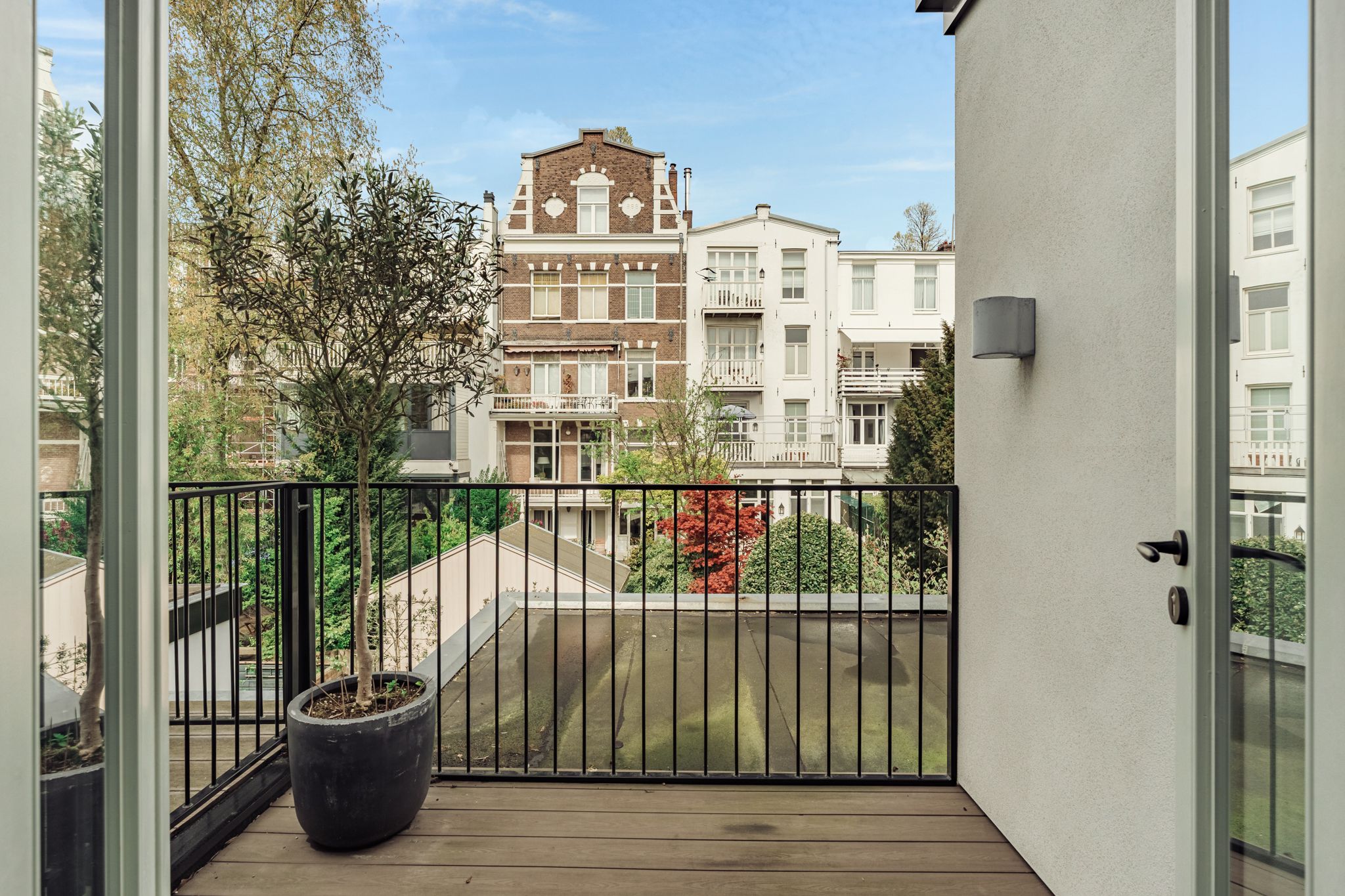 Photo 24 of Van Breestraat 44