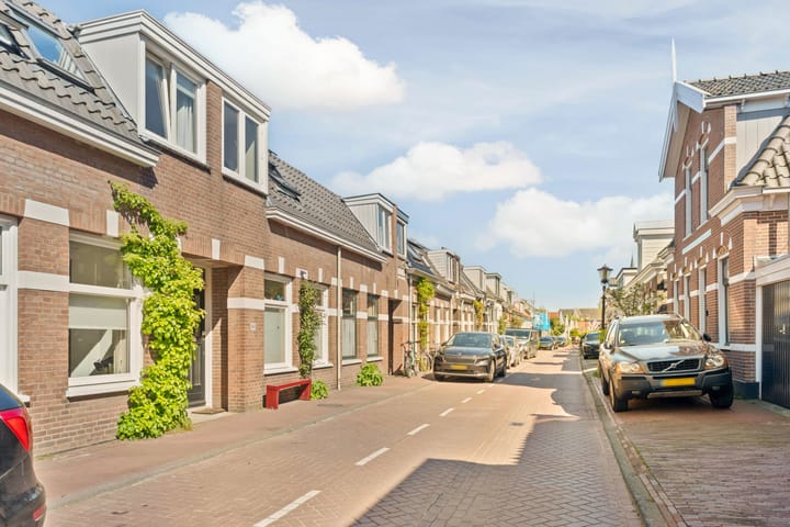 Photo 4 of Nieuwendammerdijk 147