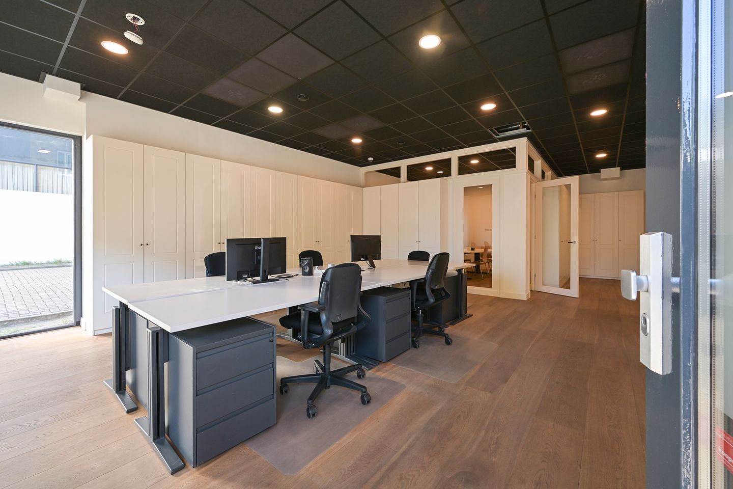 View photo 4 of Waldorpstraat 566