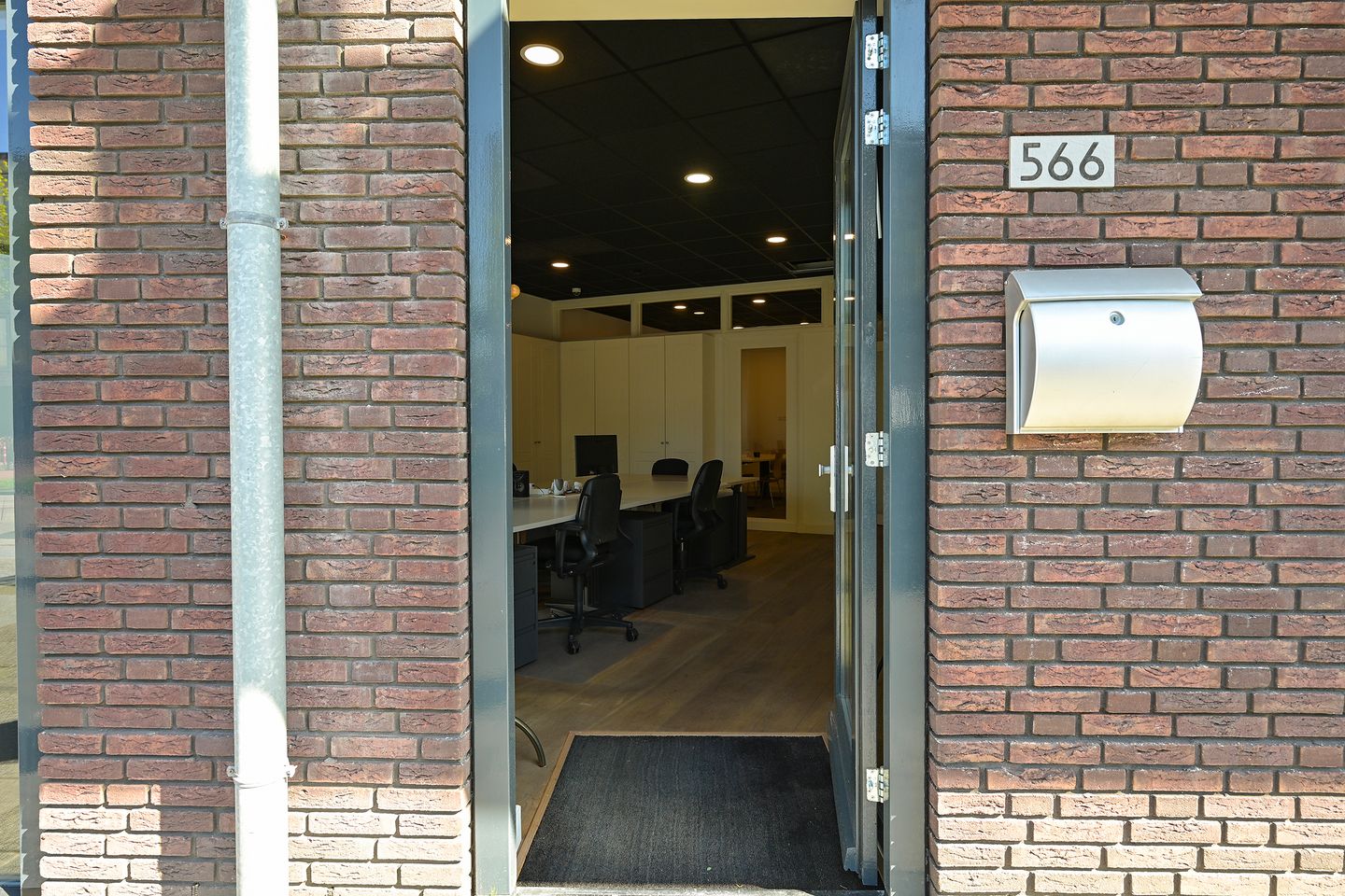 View photo 3 of Waldorpstraat 566