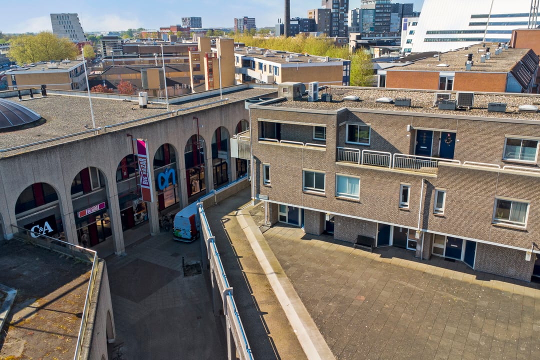 Charming 2-Room Apartment with Balcony in Lelystad Centre — 31