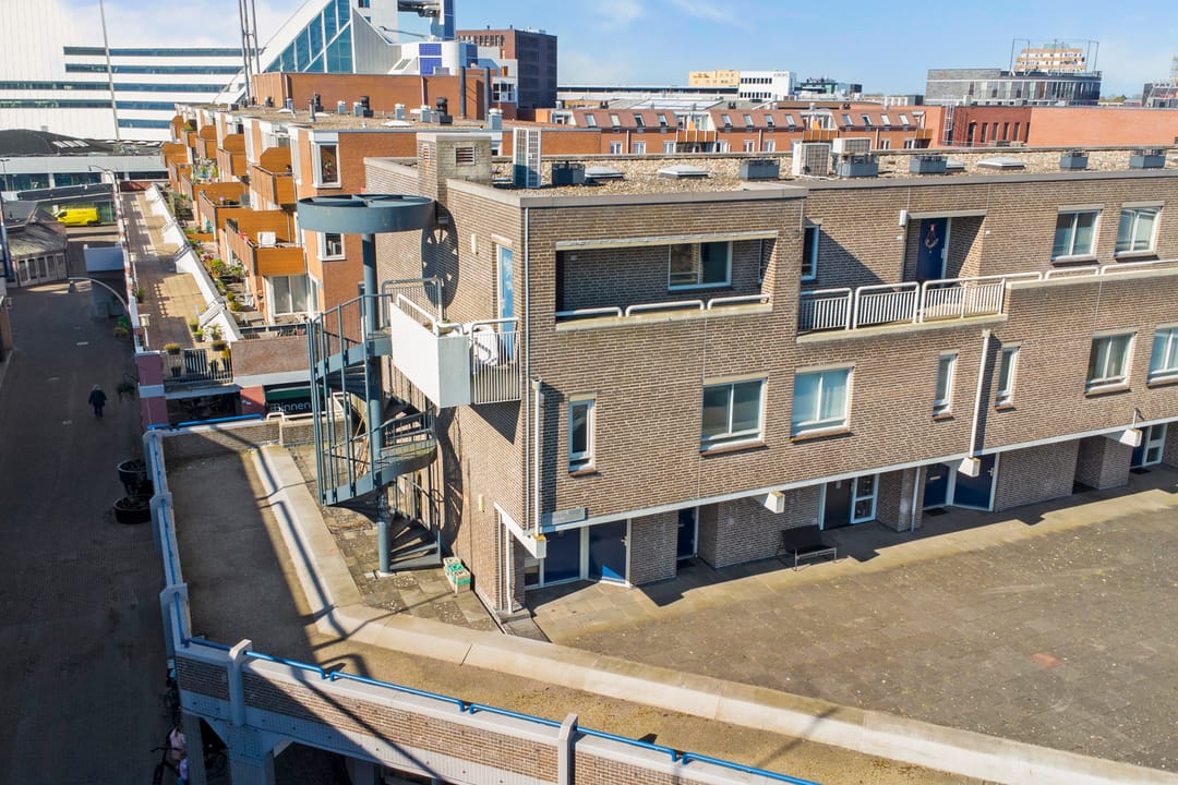 Charming 2-Room Apartment with Balcony in Lelystad Centre — 28