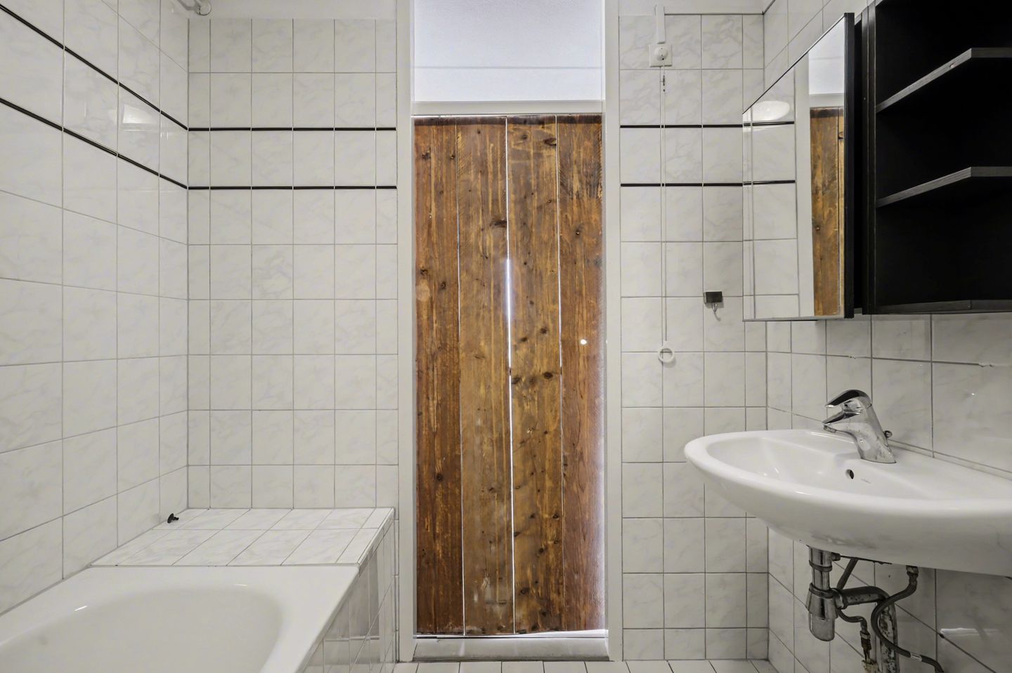 Charming 2-Room Apartment with Balcony in Lelystad Centre — 20
