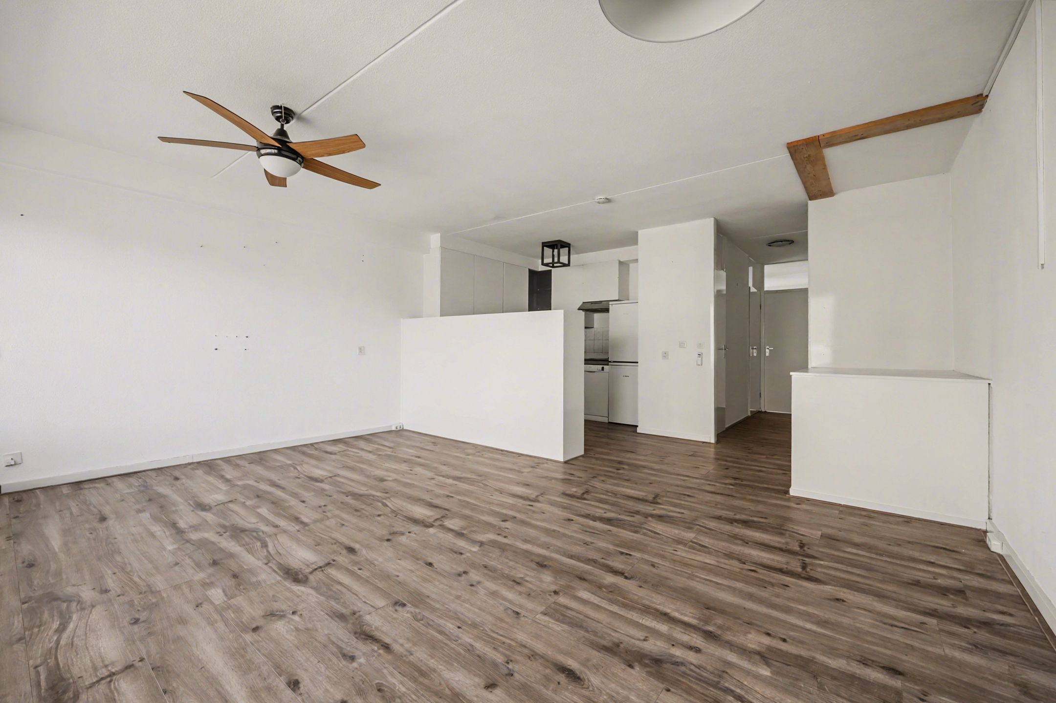 Charming 2-Room Apartment with Balcony in Lelystad Centre — 12