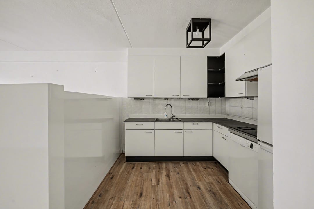 Charming 2-Room Apartment with Balcony in Lelystad Centre — 16
