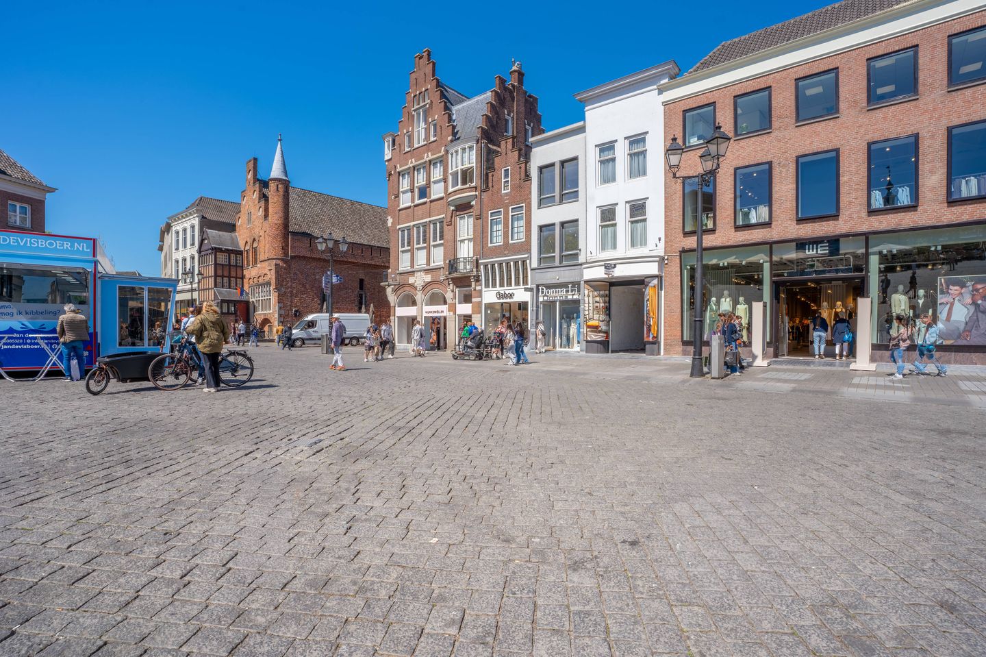 View photo 3 of Markt 67