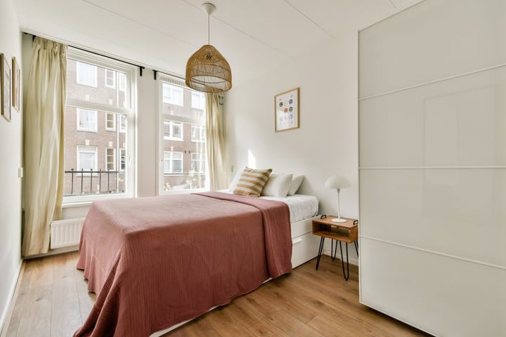 Photo 4 of Van Boetzelaerstraat 84-1
