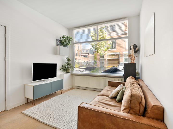 Photo 2 of Van Lennepstraat 18