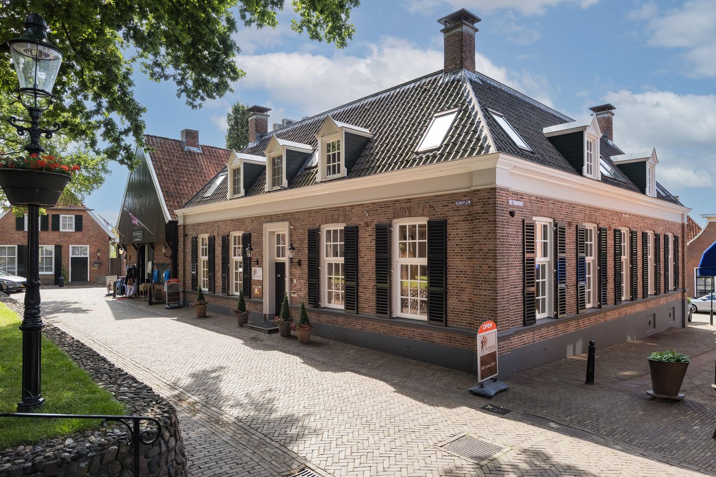 Bekijk foto 1 van Kerkplein 17