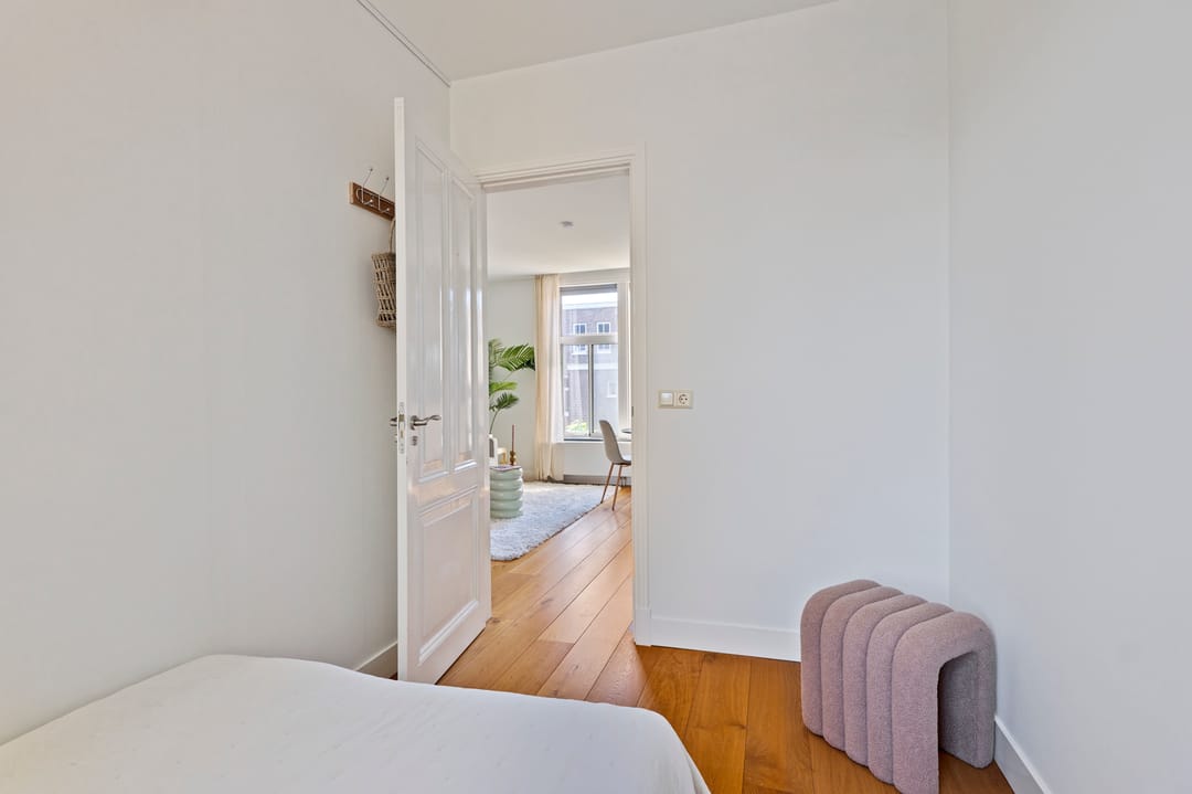 Photo 16 of Van Houweningenstraat 82-3