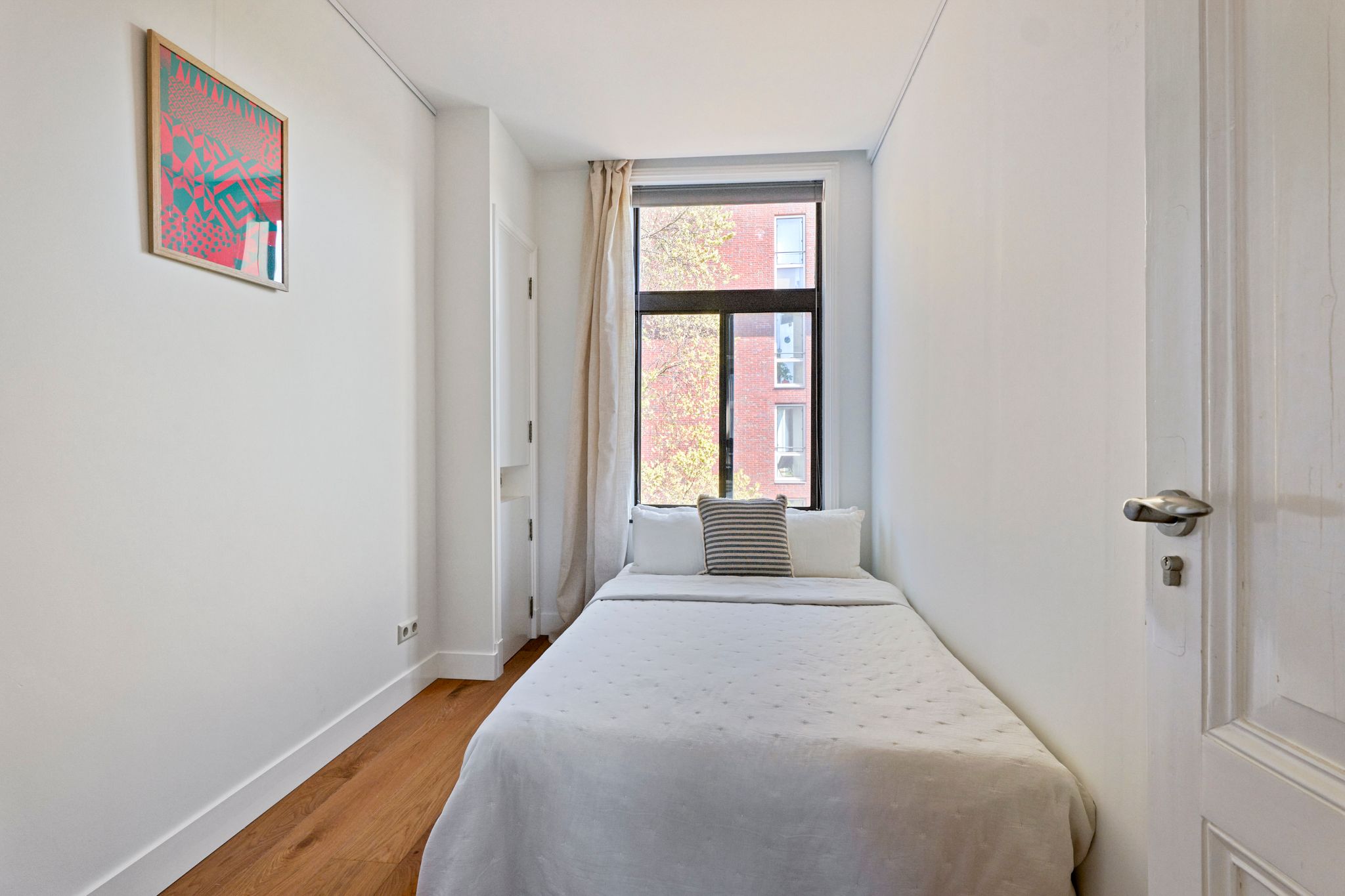 Photo 15 of Van Houweningenstraat 82-3