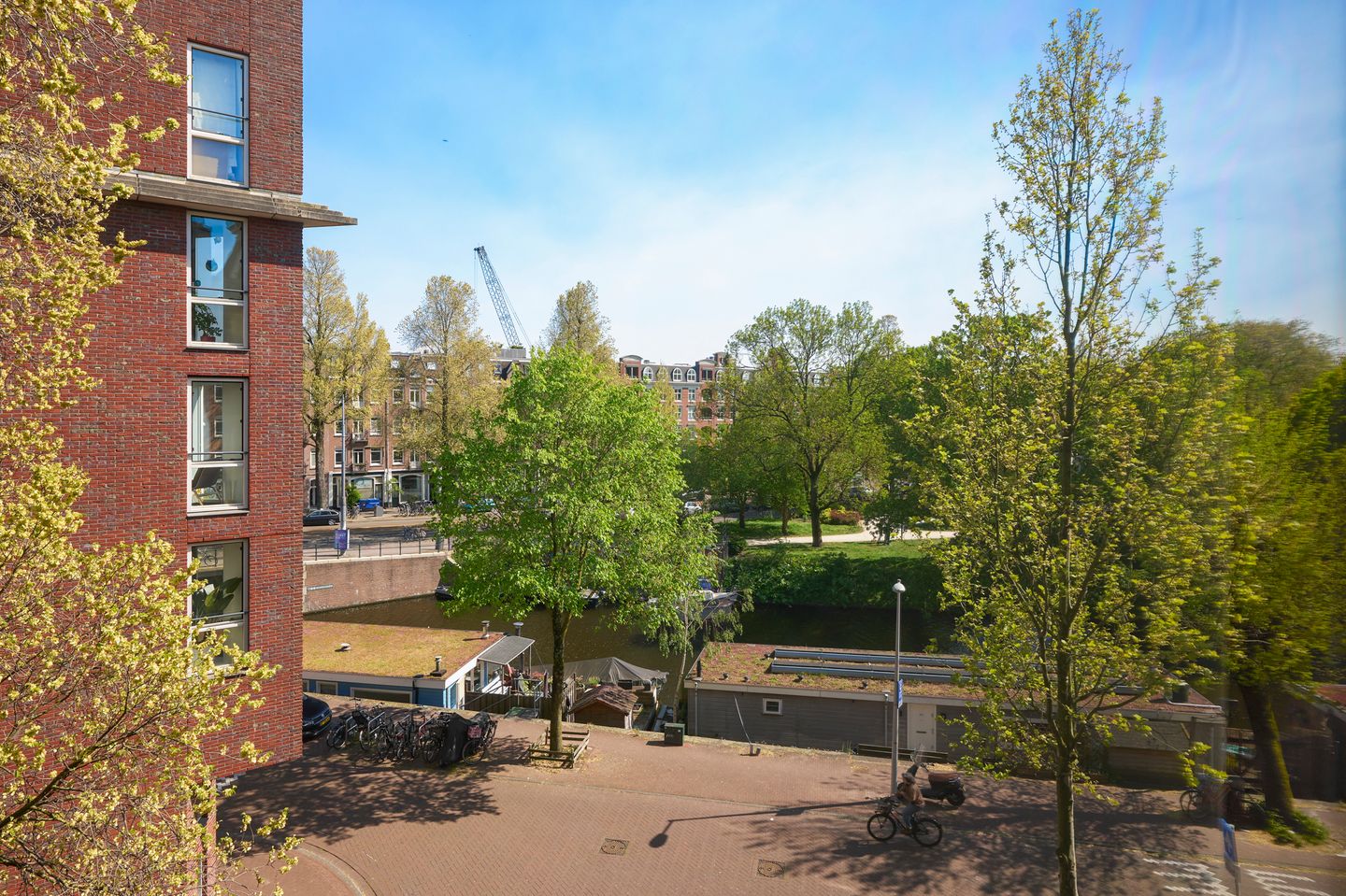 Photo 19 of Van Houweningenstraat 82-3