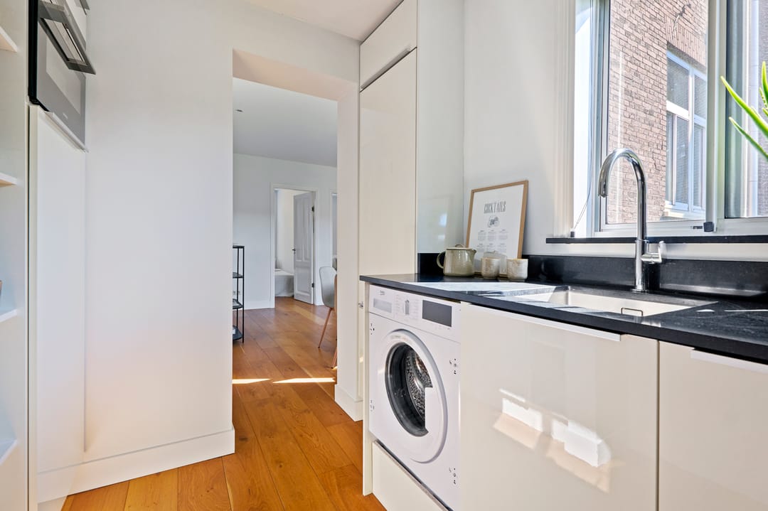 Photo 11 of Van Houweningenstraat 82-3