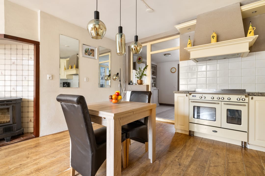 Sunny Family Home with Gardens and Solar Panels in Charmant Tuindorp — 13