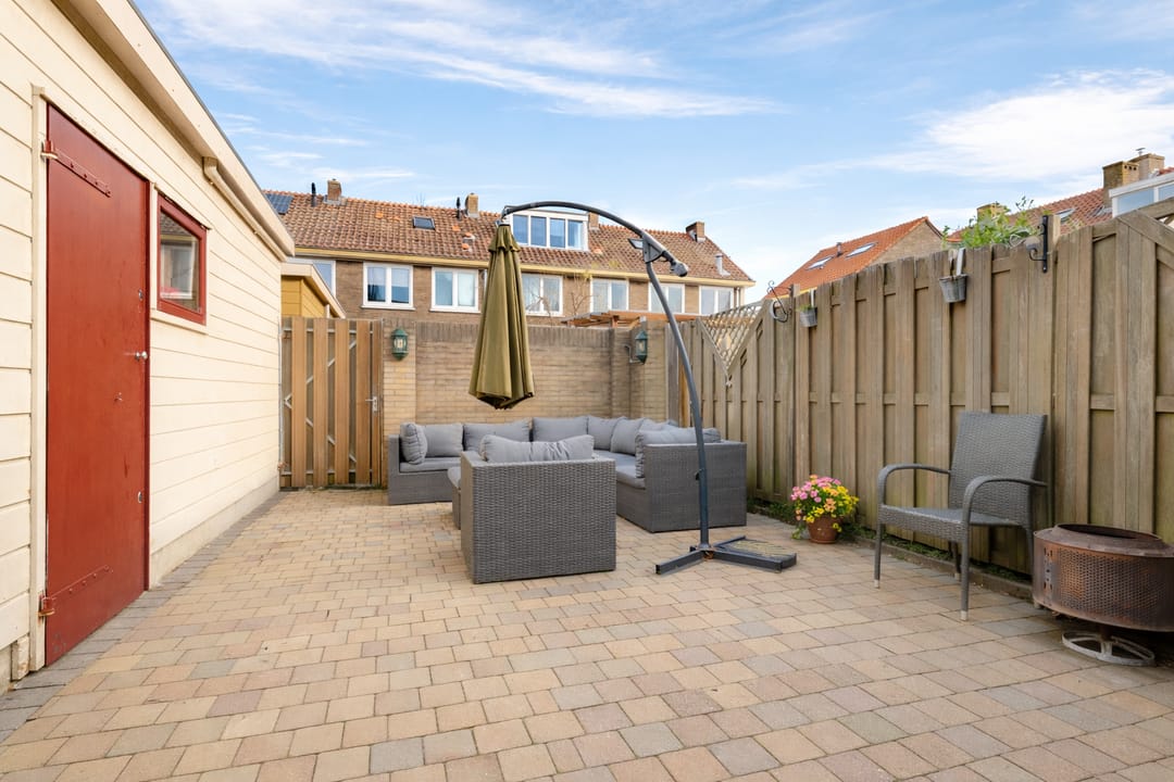 Sunny Family Home with Gardens and Solar Panels in Charmant Tuindorp — 37