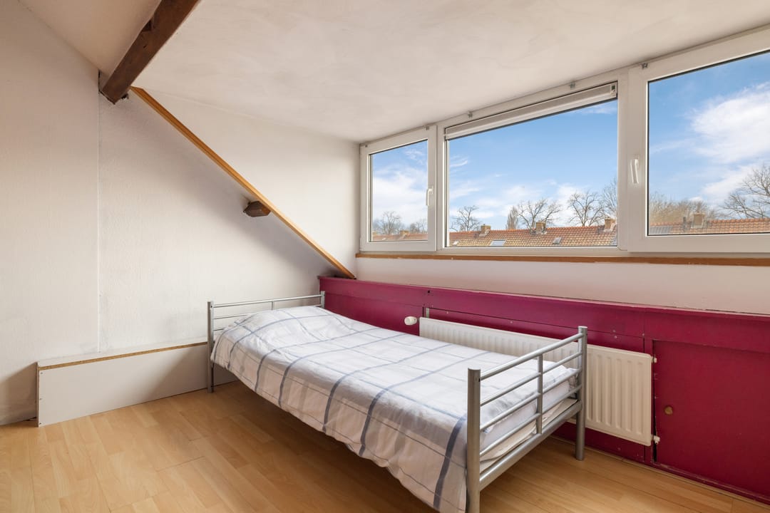 Sunny Family Home with Gardens and Solar Panels in Charmant Tuindorp — 31