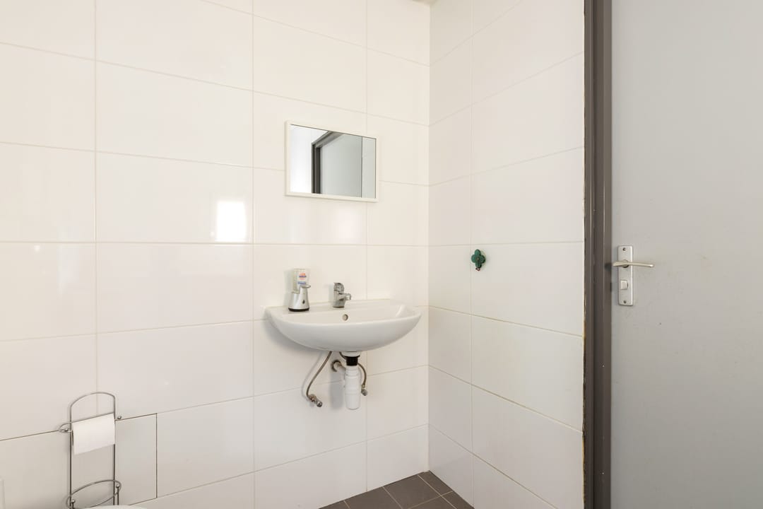 Sunny Family Home with Gardens and Solar Panels in Charmant Tuindorp — 16