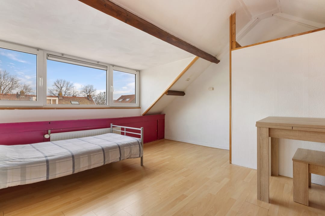 Sunny Family Home with Gardens and Solar Panels in Charmant Tuindorp — 32