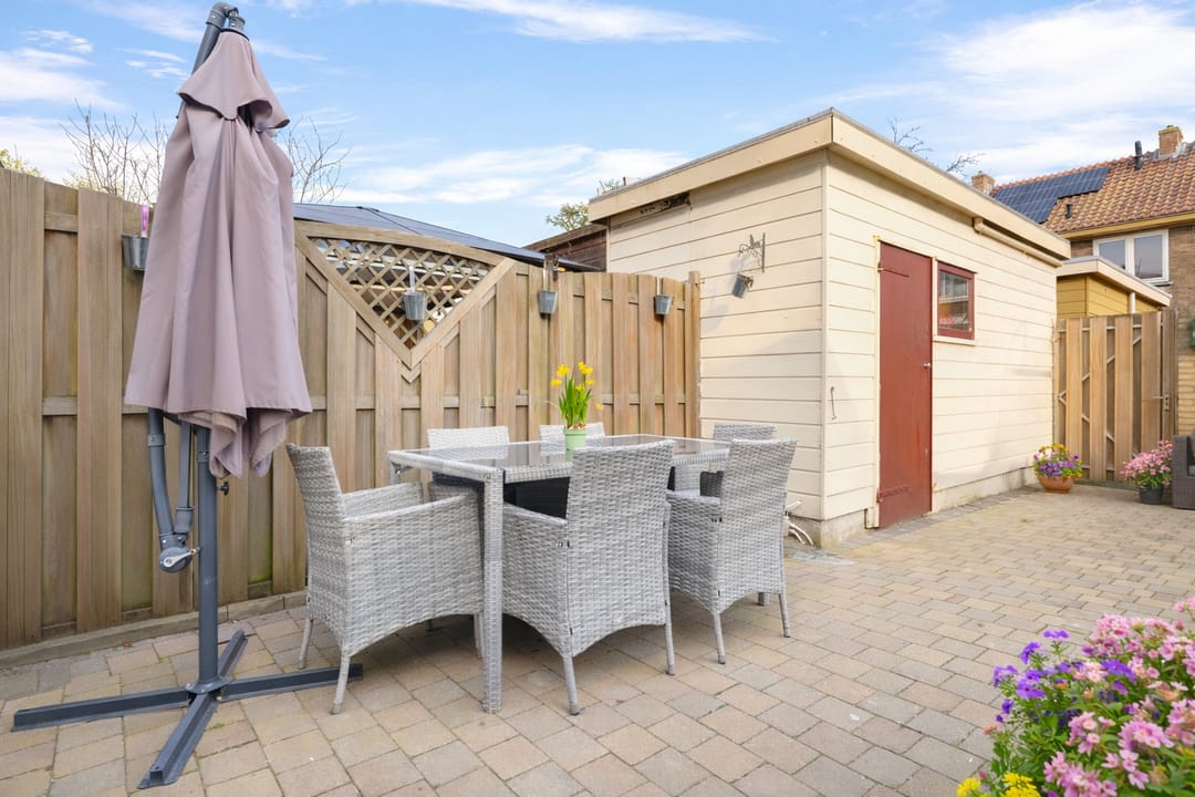Sunny Family Home with Gardens and Solar Panels in Charmant Tuindorp — 38