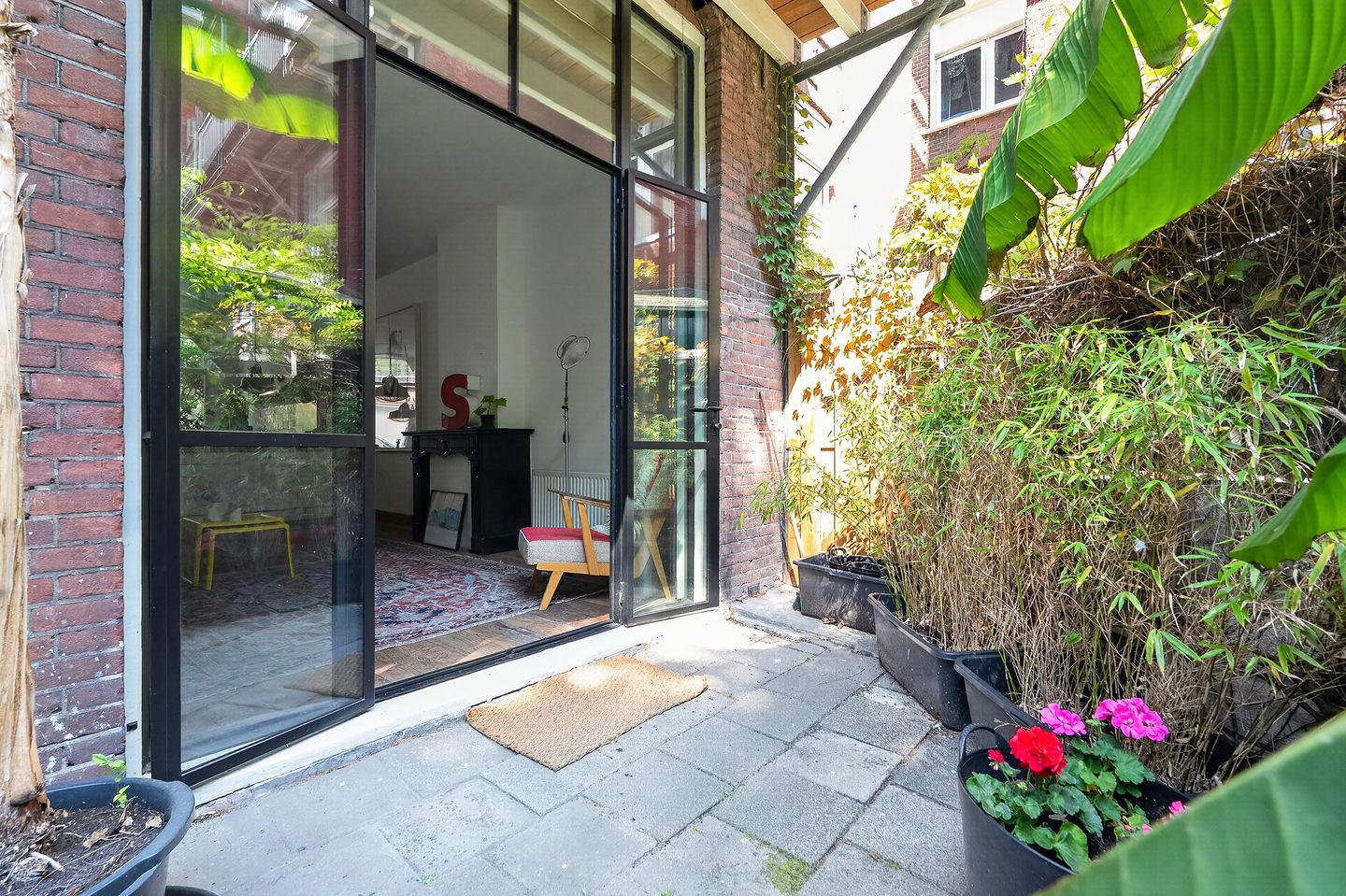 Photo 19 of Derde Helmersstraat 35-H