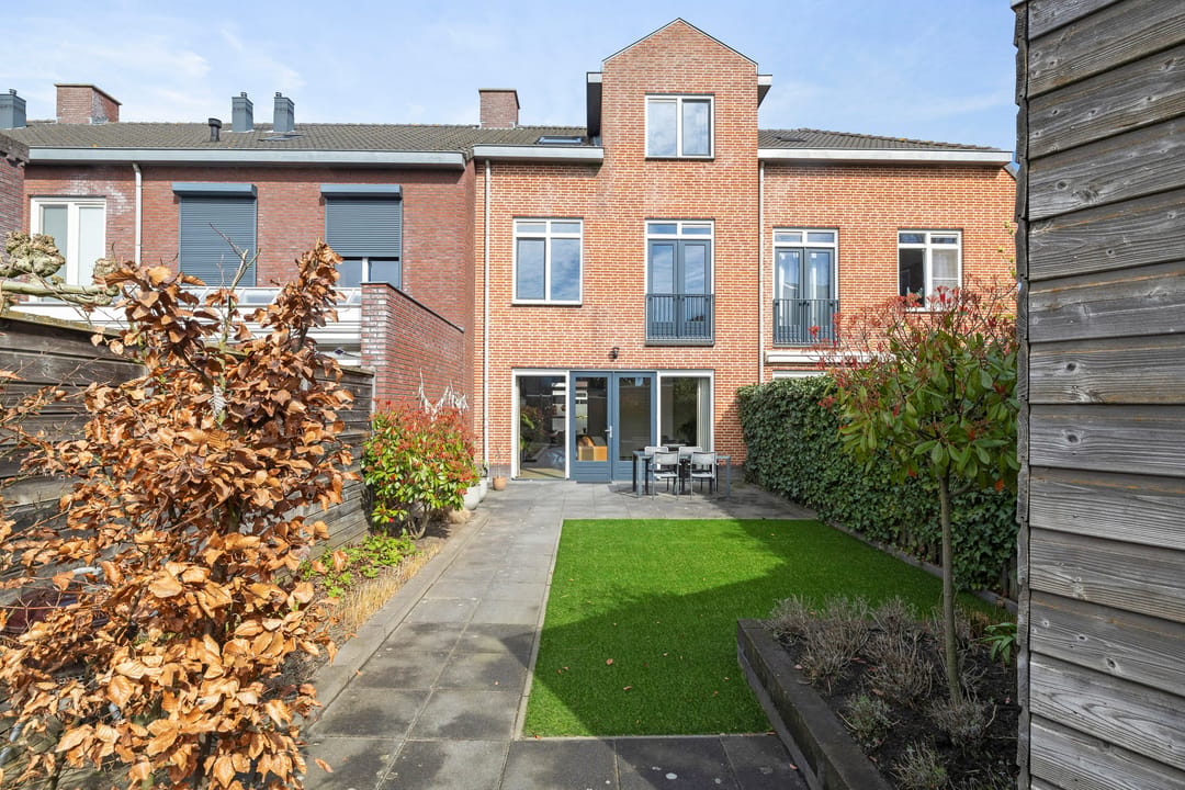 Photo 32 of Bernhardstraat 38