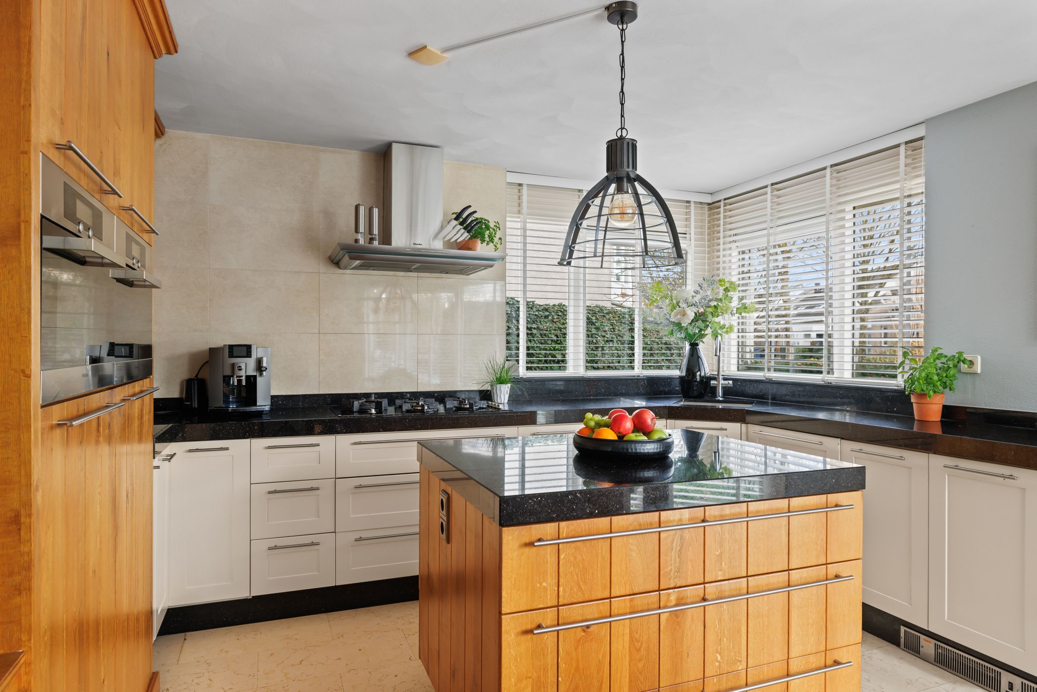 Spacious Detached Villa with Ground Floor Living Option and Landscaped Garden — 12