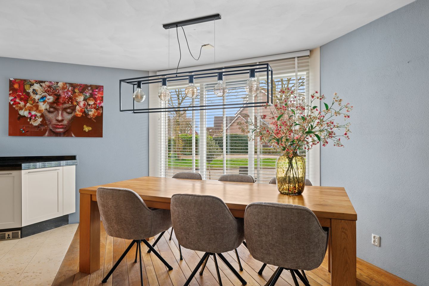 Spacious Detached Villa with Ground Floor Living Option and Landscaped Garden — 10