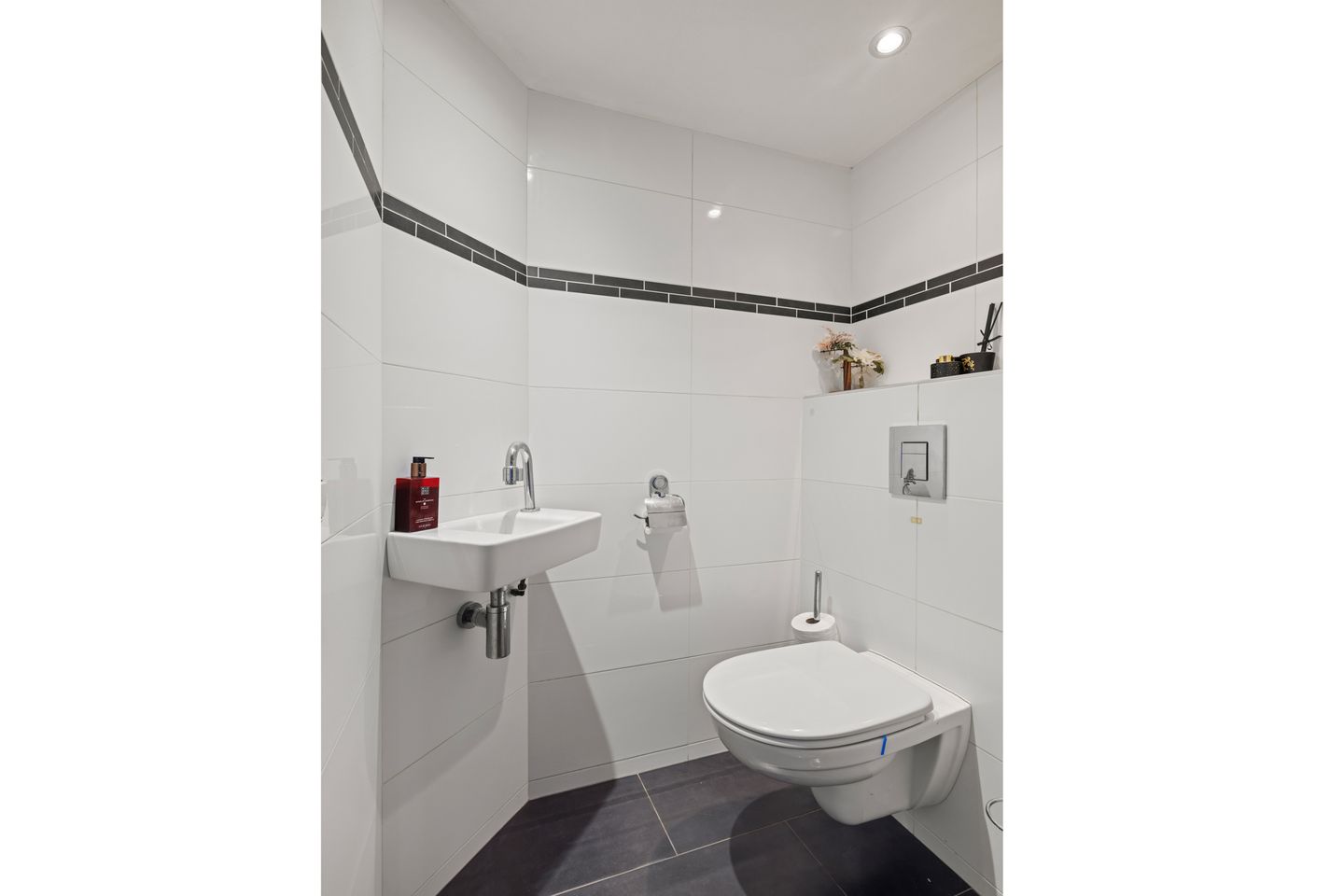 Spacious Detached Villa with Ground Floor Living Option and Landscaped Garden — 40