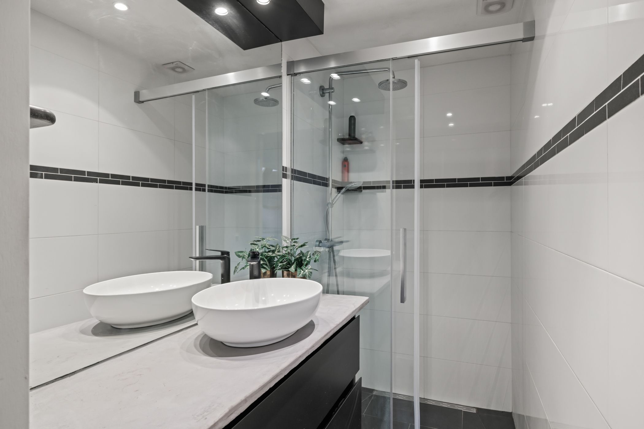 Spacious Detached Villa with Ground Floor Living Option and Landscaped Garden — 30