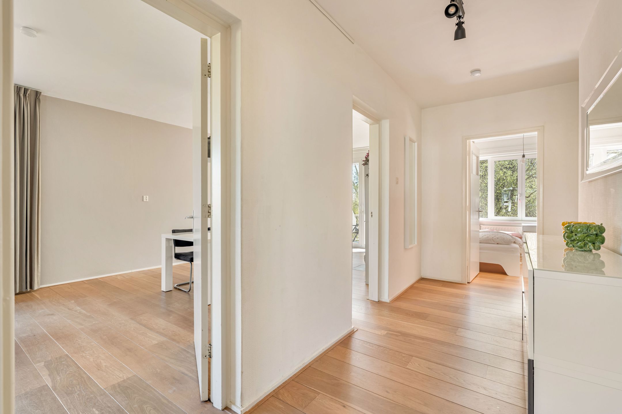 Photo 12 of Beethovenstraat 131-3