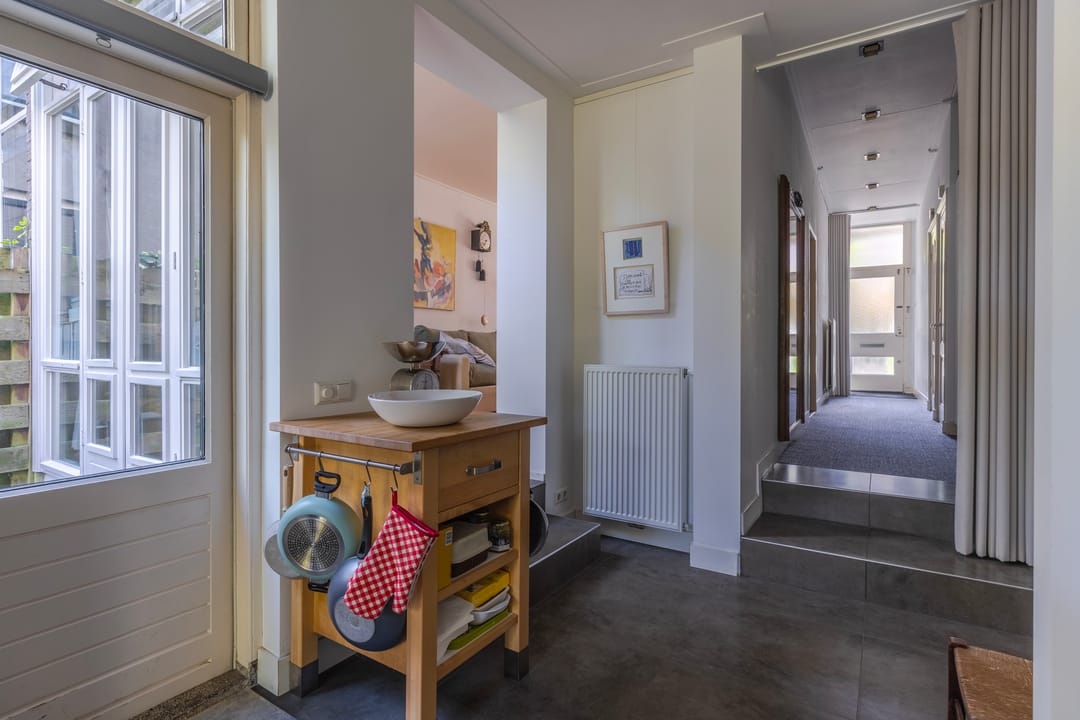 Charming Ground Floor Apartment with Spacious Garden in Burgemeesterswijk — 58