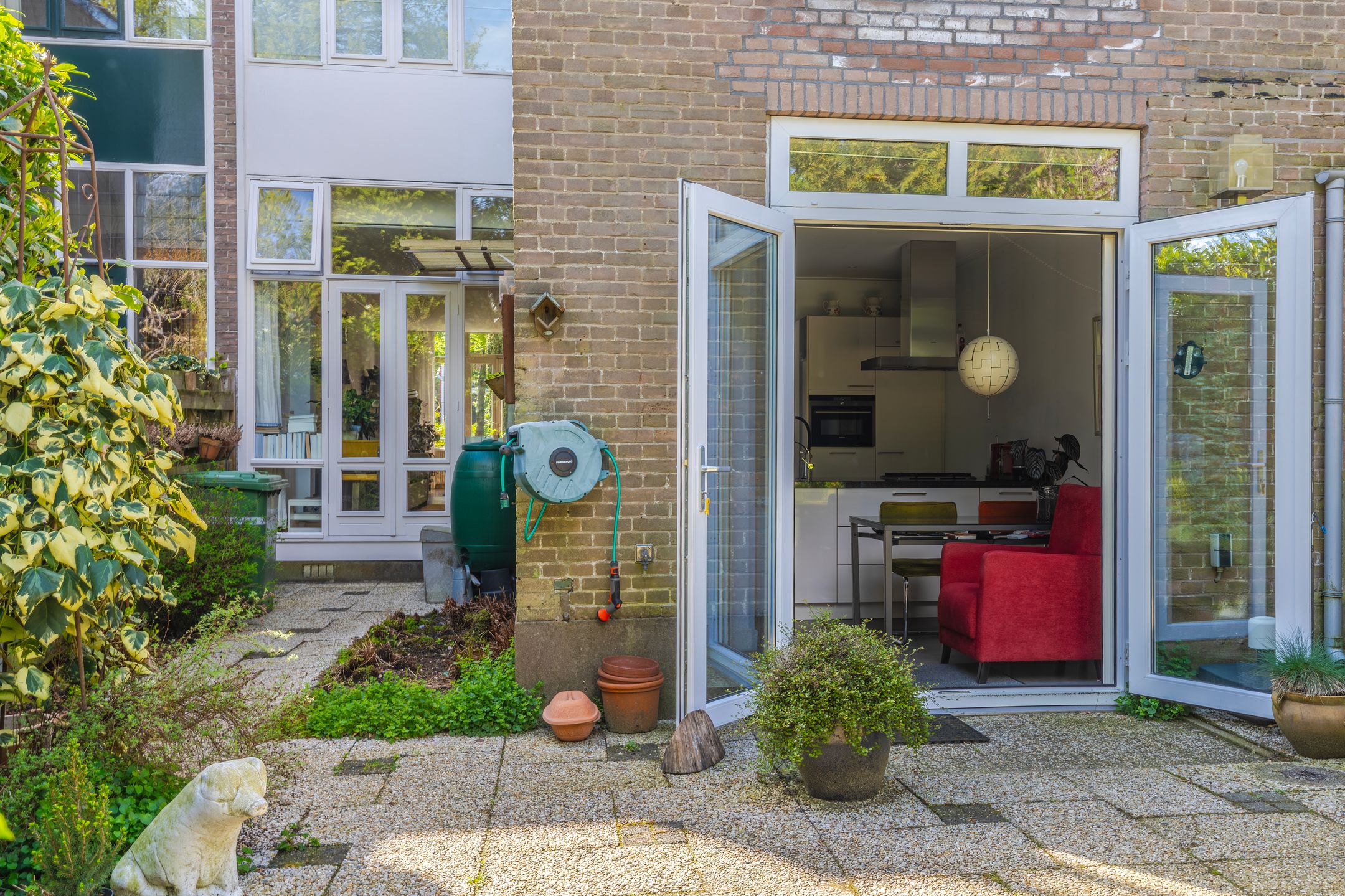 Charming Ground Floor Apartment with Spacious Garden in Burgemeesterswijk — 30
