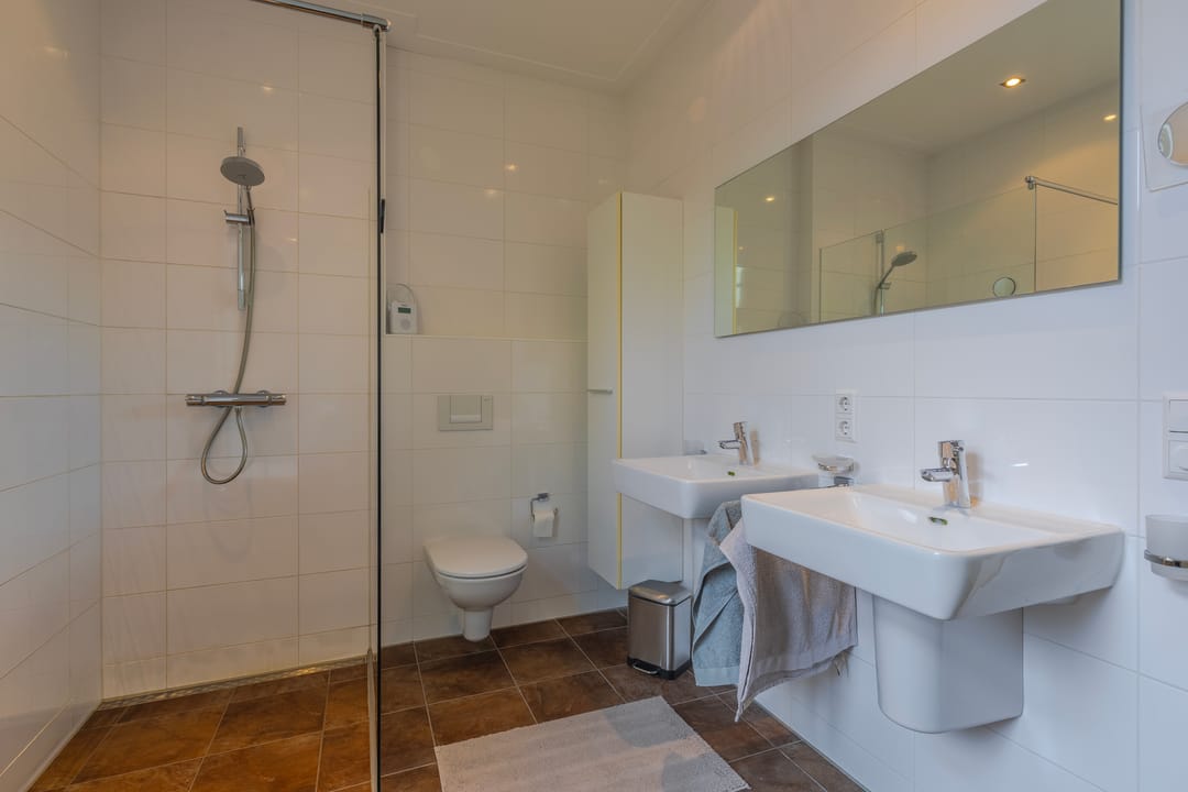 Charming Ground Floor Apartment with Spacious Garden in Burgemeesterswijk — 33