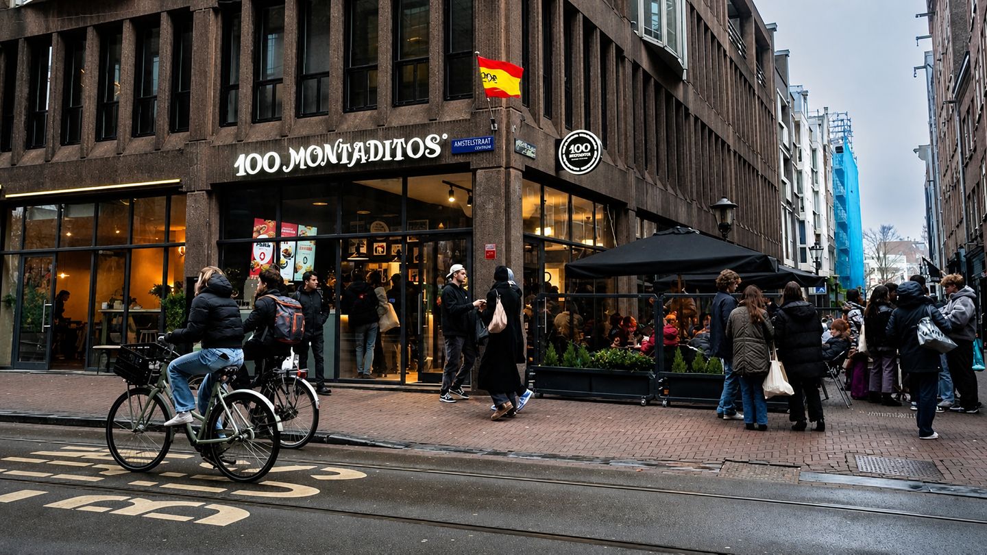 Bekijk foto 1 van Amstelstraat 7