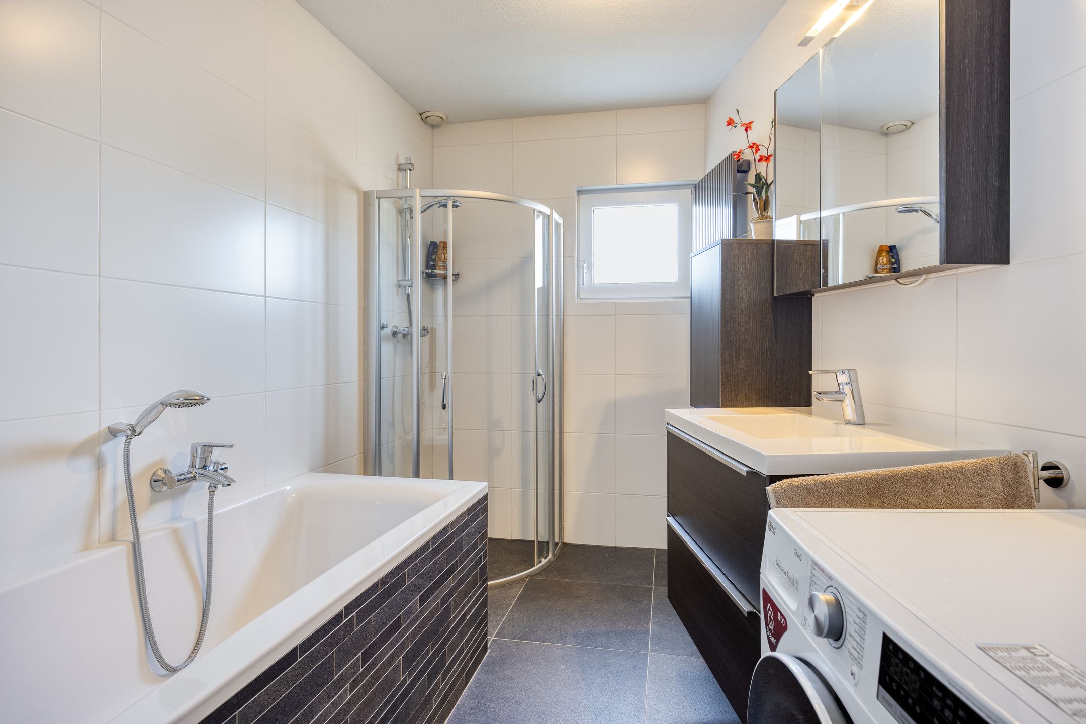 Ruime 3-kamer woning met zonnig zuidenbalkon in rustige Rotterdam-Zuid wijk — 12