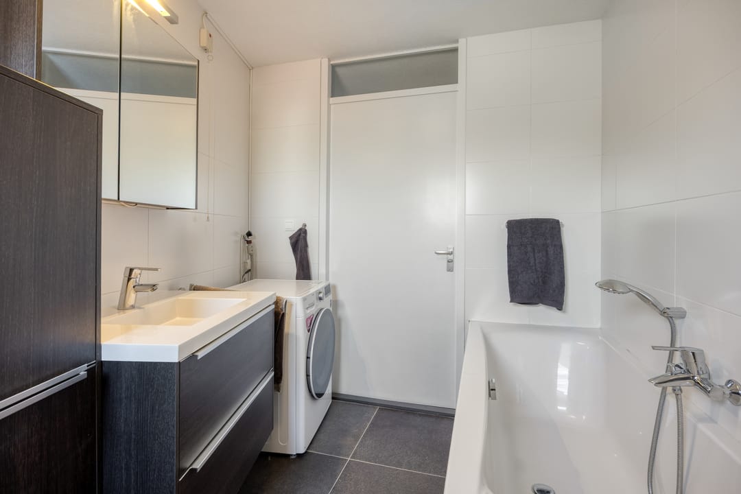 Ruime 3-kamer woning met zonnig zuidenbalkon in rustige Rotterdam-Zuid wijk — 16
